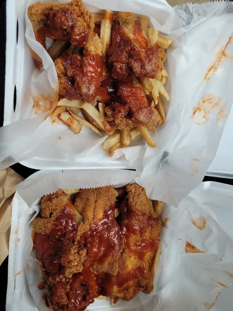 6 Wings Catfish Fillet Combo